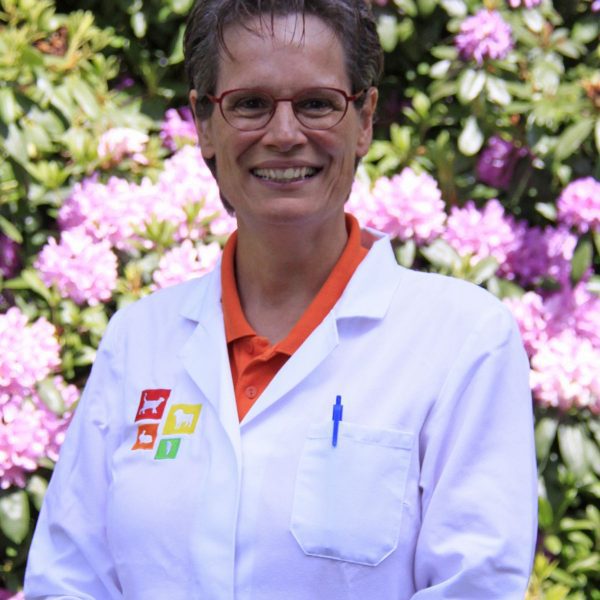 Karin Rosenveldt - Veterinarian.